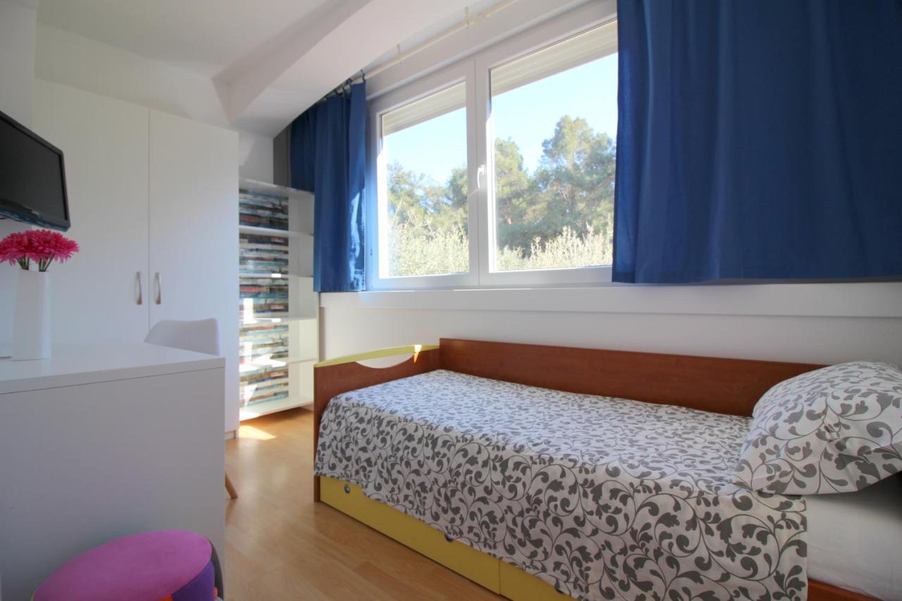 Modern Apartment Sabina With Nice Garden Poreč Zewnętrze zdjęcie