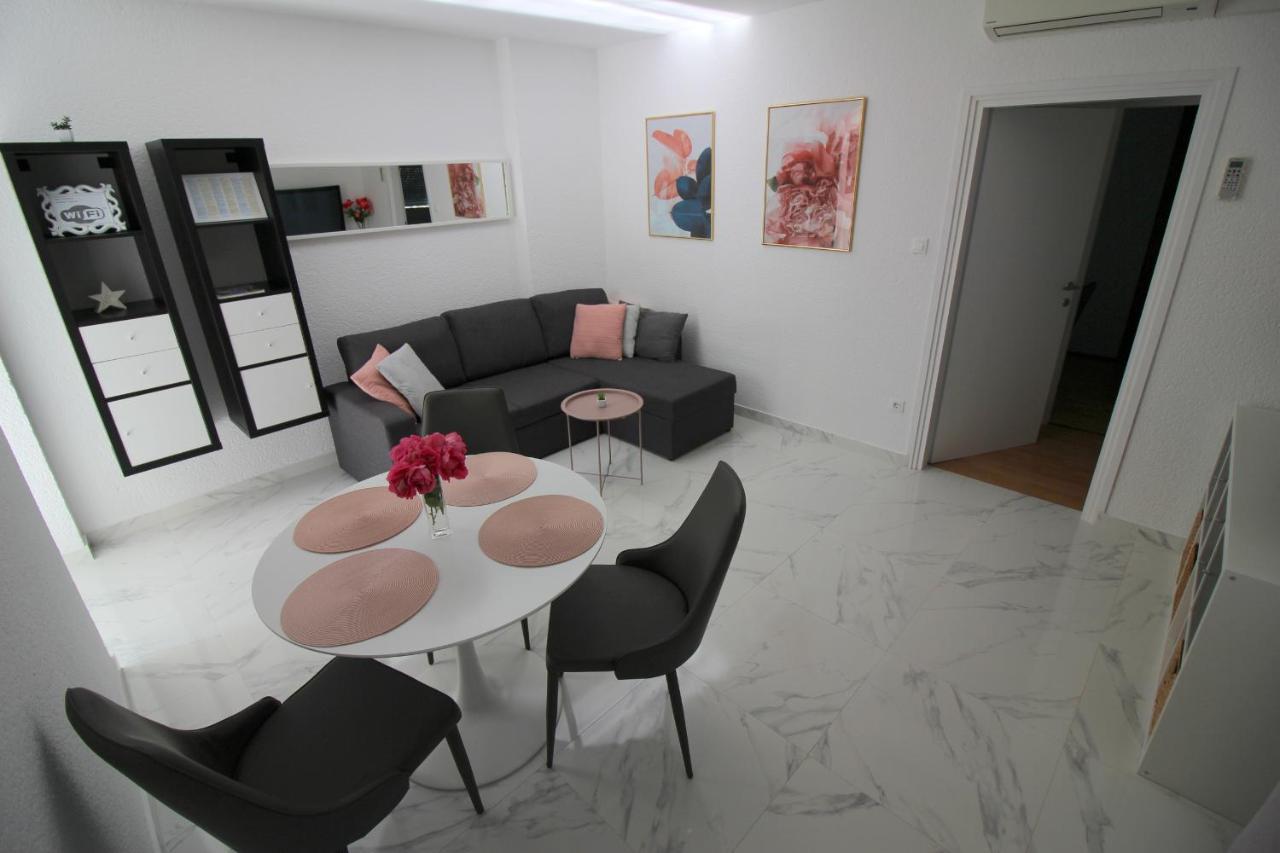 Modern Apartment Sabina With Nice Garden Poreč Zewnętrze zdjęcie