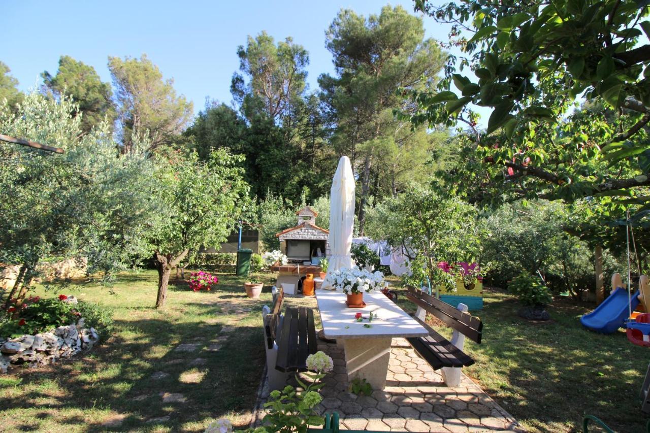 Modern Apartment Sabina With Nice Garden Poreč Zewnętrze zdjęcie