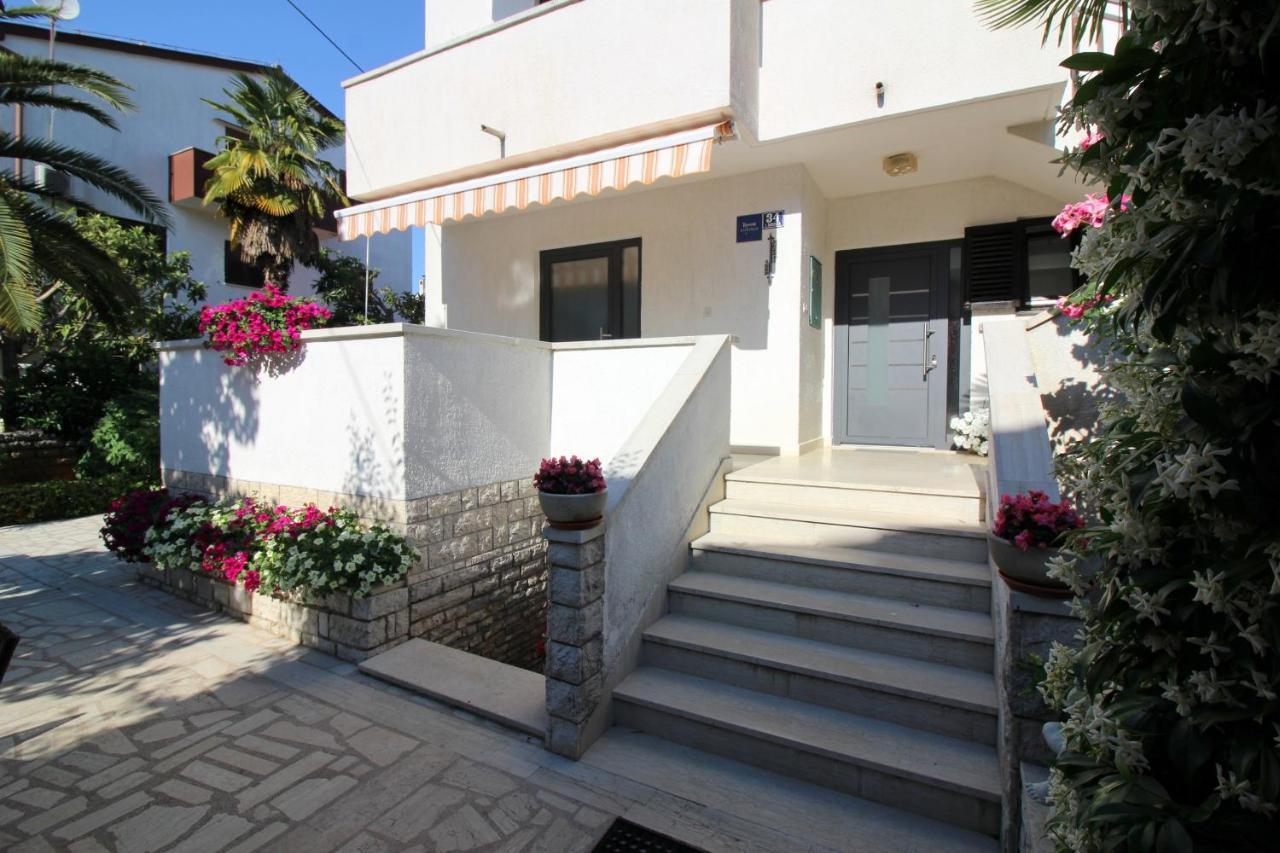 Modern Apartment Sabina With Nice Garden Poreč Zewnętrze zdjęcie