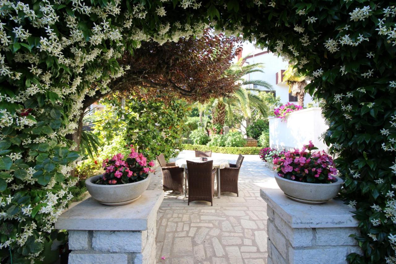Modern Apartment Sabina With Nice Garden Poreč Zewnętrze zdjęcie